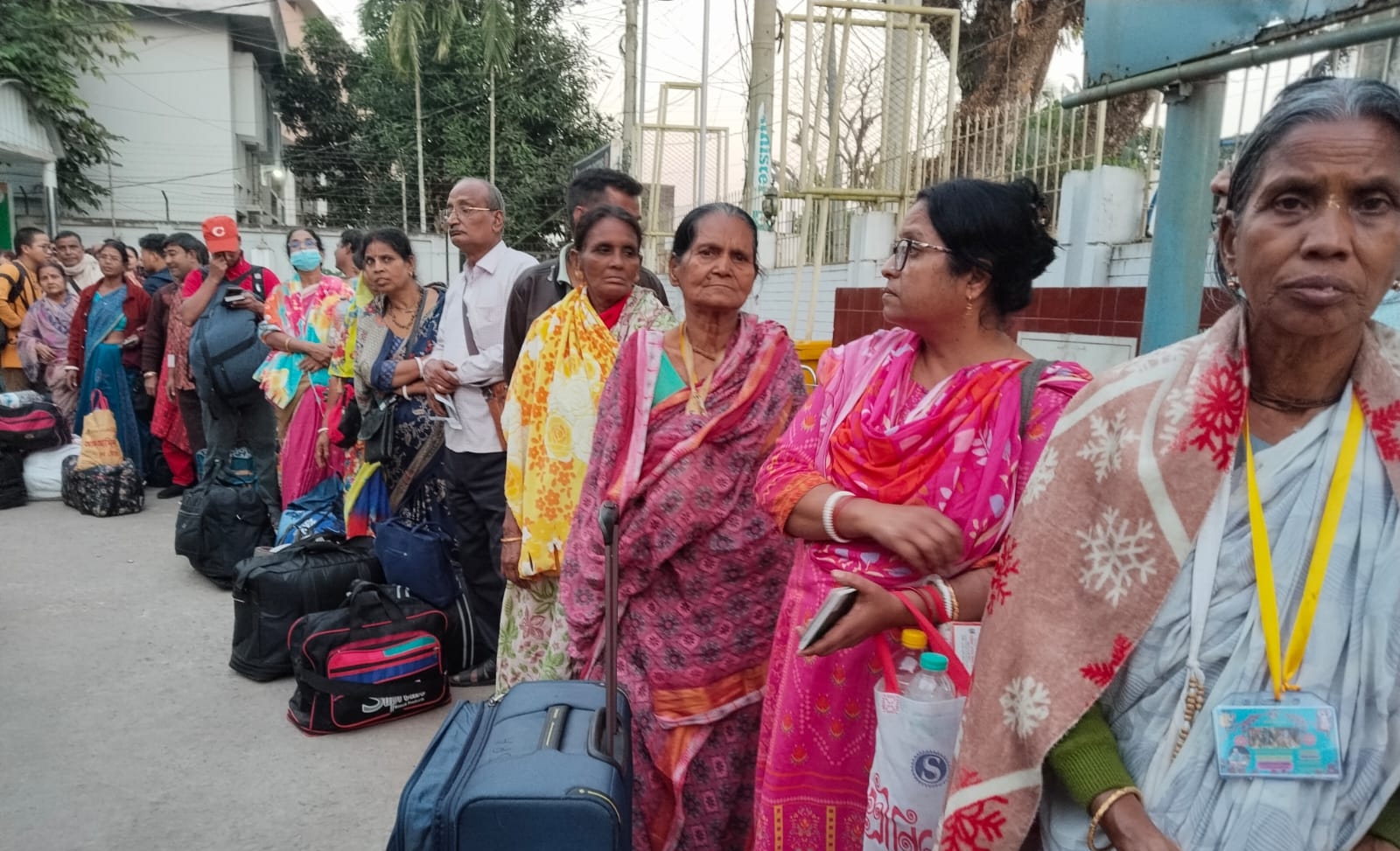 বেনাপোল ইমিগ্রেশন দিয়ে ইসকনের ৭৫ জন ভক্ত ভারতে প্রবেশ