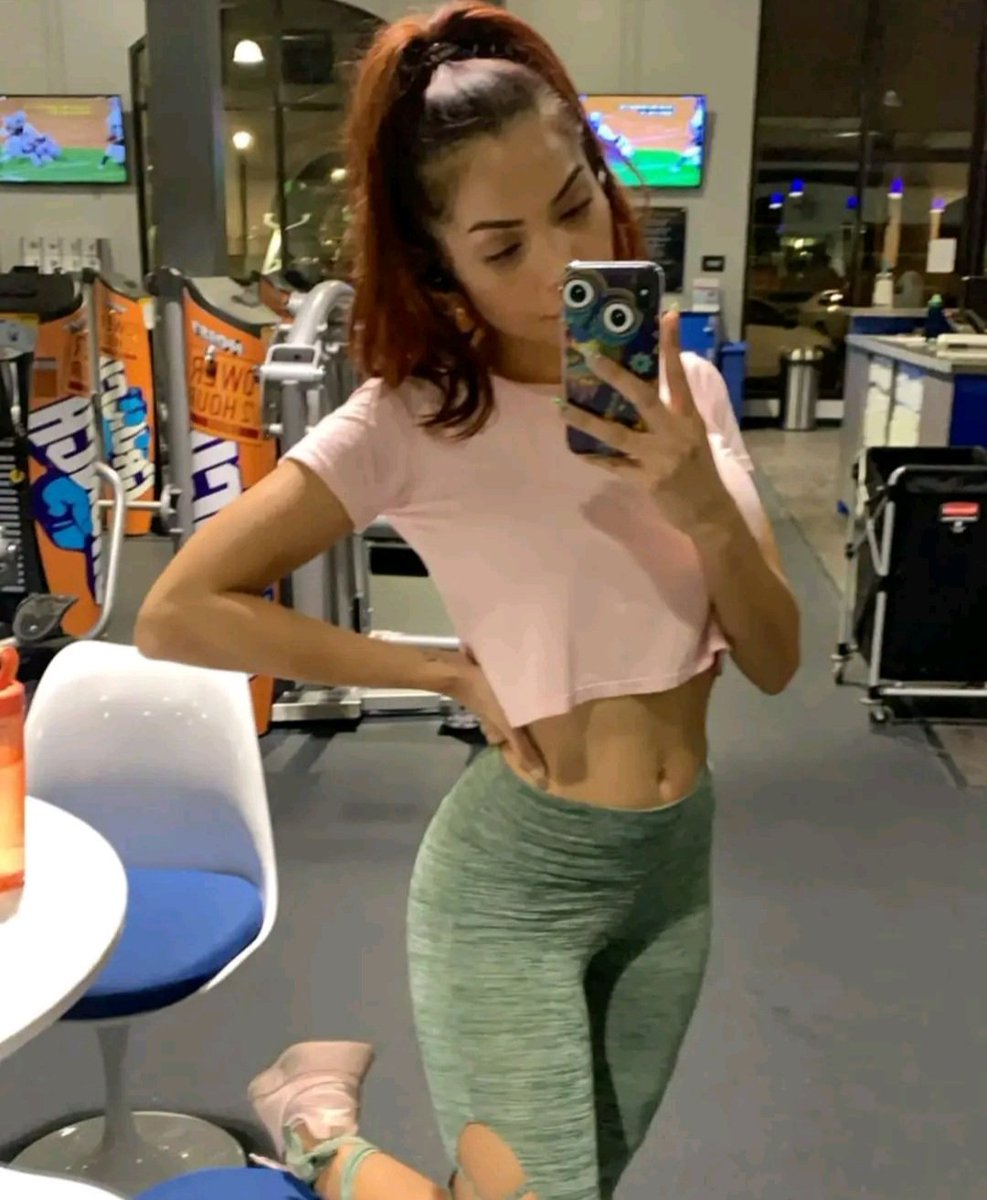 bonjour  Twitter  aujourd'hui  je fais un peu  de gym  😊❤☺☺😁 pour être bien en forme