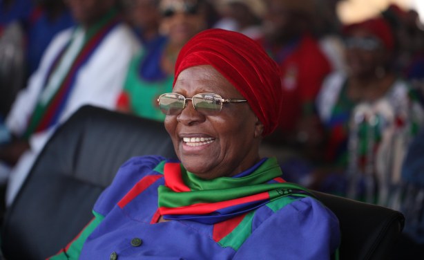 🇳🇦 Historic win! Netumbo Nandi-Ndaitwah is Namibia's first female president, with 57% of the vote! 

"The nation voted for peace &amp; stability," she says.

Swapo retains power (34 yrs strong), but opposition gains momentum. 
#Namibia #WomenLeaders #HistoryMade