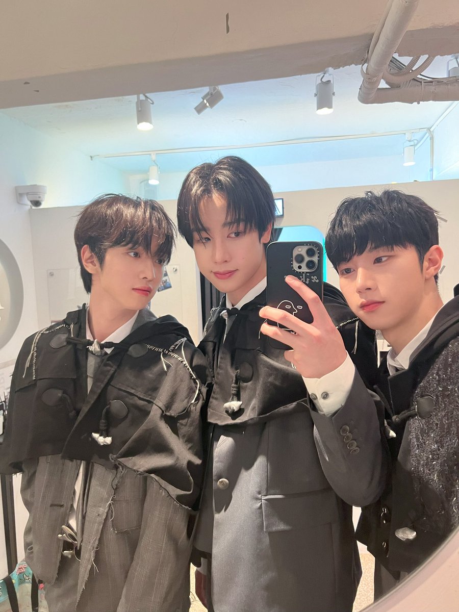 xikers_official's tweet photo. [#헌터] 혀누형 생일 축하해요!! 🎉🎂 항상 잘 챙겨주고 올해 많은 대화도 할 수 있어서 좋았고 다음에도 같이 요리 데이트합시당 🧑‍🍳
#xikers #싸이커스 https://t.co/DfNLYkrxoZ