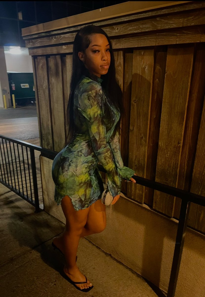 biggbeees's tweet photo. i love being tall &amp; gorgeous ngl https://t.co/E2Q1ciUdc8