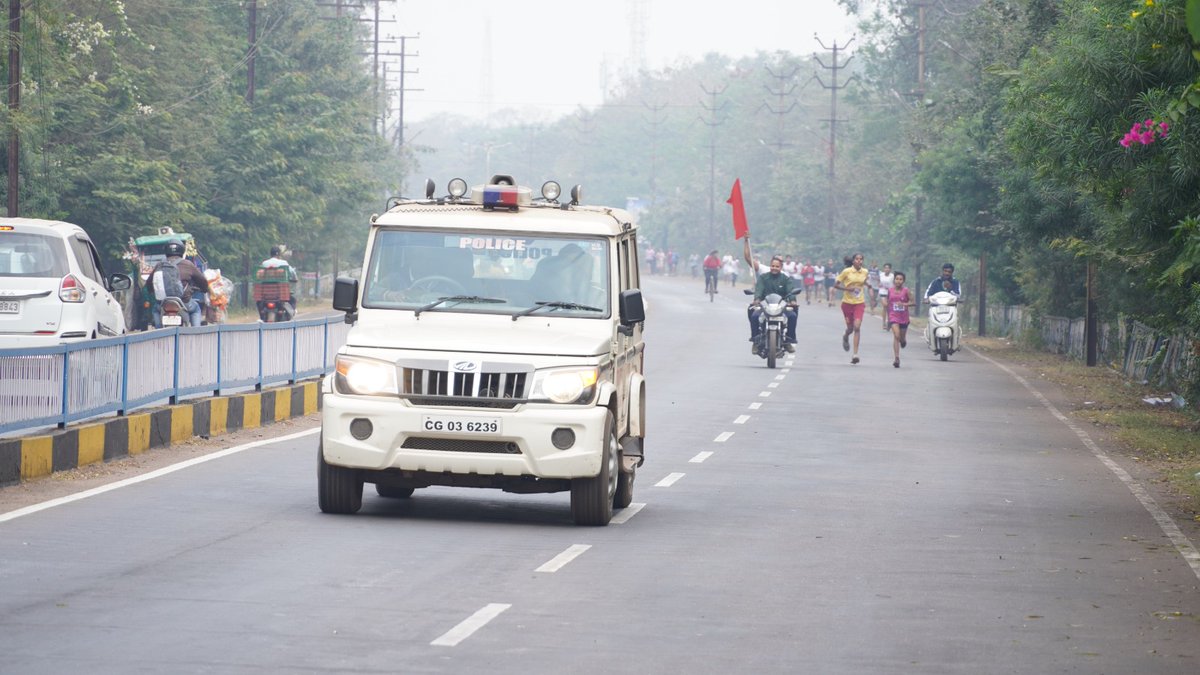 won_india's tweet photo. On 60th BSF Raising Day, a Marathon in Bhilai brought BSF & the local community closer.
Together, we celebrate sports and patriotism.
#RunWithBSF
#60thBSFRaisingDay
#BSFChhattisgarh #TejRan
#sports https://t.co/5QQT8oeM7n