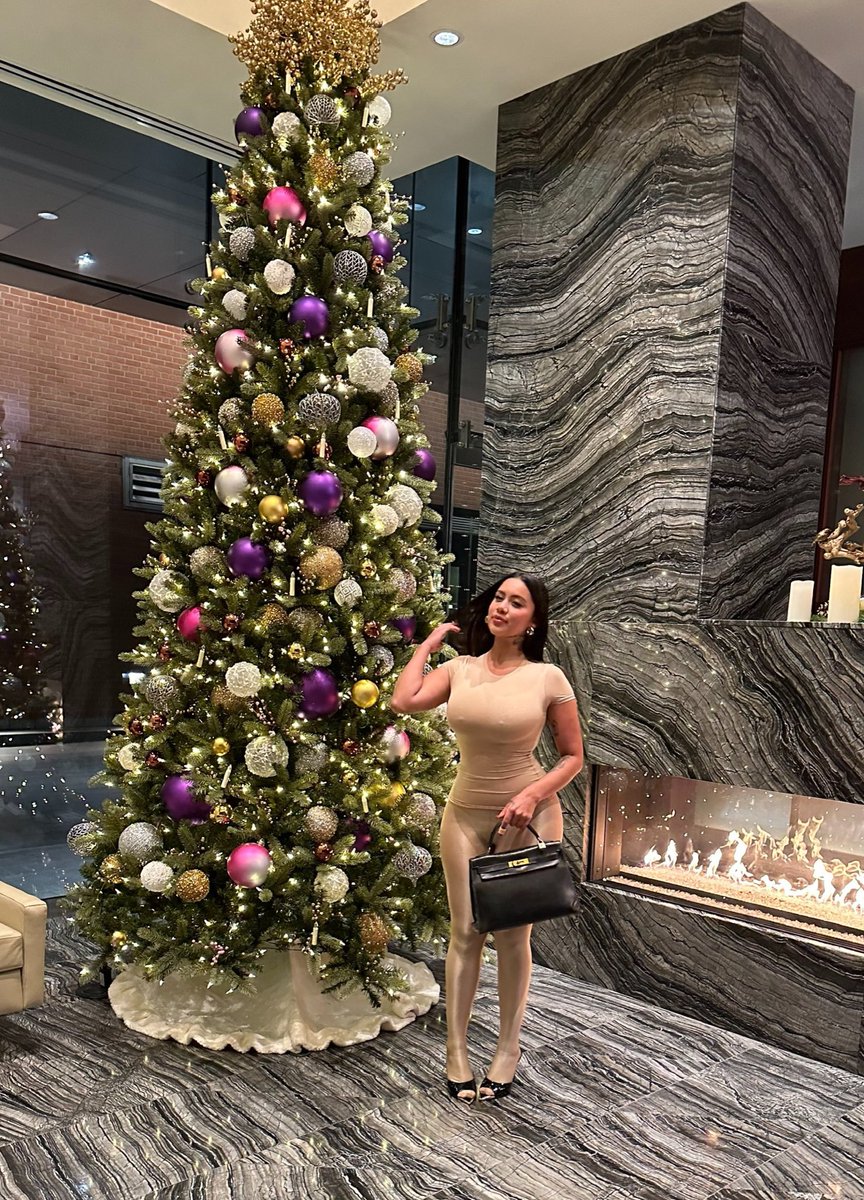Wyd if you find me under your Christmas tree 🎄🎁