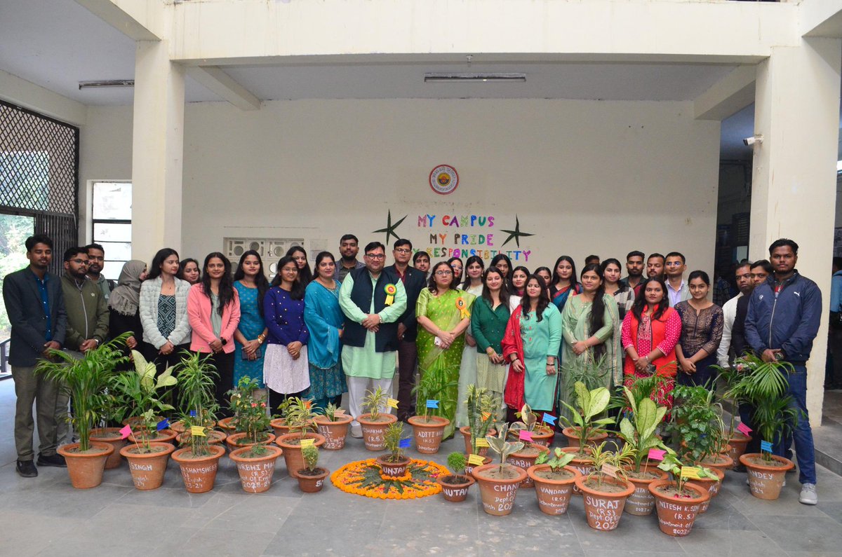 NagarNigamGkp's tweet image. ULB Code-801160 | #स्वच्छ_गोरखपुर:
पर्यावरण संरक्षण की ओर एक प्रेरणादायक पहल:
दीन दयाल उपाध्याय विश्वविद्यालय के अंग्रेज़ी विभाग ने ब्रांड एम्बेसडर प्रोफेसर @ajayshukla2020 के नेतृत्व में #MyCampus #MyPride #MyResponsibility अभियान की शुरुआत की।
@DDUGU_Official @SBM_UP
भाग 1/2👇