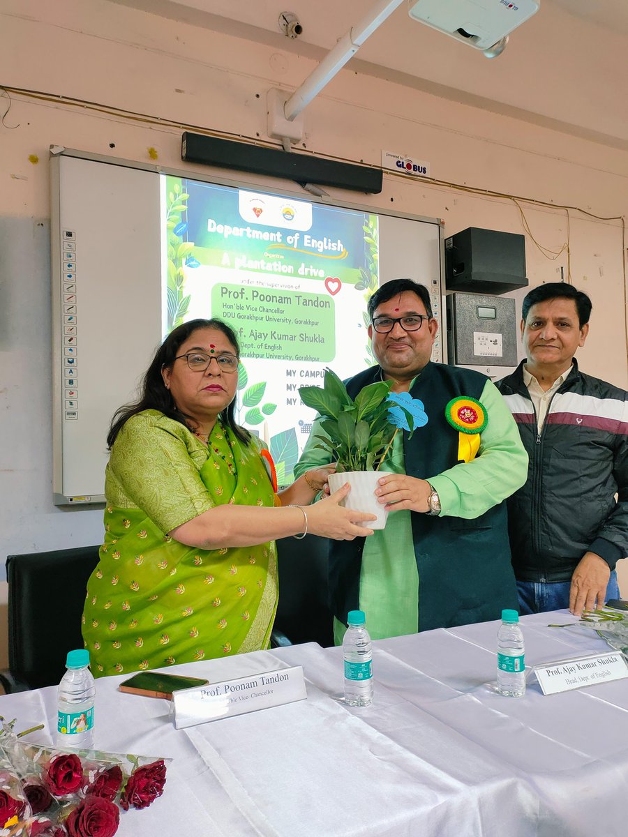 NagarNigamGkp's tweet image. ULB Code-801160 | #स्वच्छ_गोरखपुर:
पर्यावरण संरक्षण की ओर एक प्रेरणादायक पहल:
दीन दयाल उपाध्याय विश्वविद्यालय के अंग्रेज़ी विभाग ने ब्रांड एम्बेसडर प्रोफेसर @ajayshukla2020 के नेतृत्व में #MyCampus #MyPride #MyResponsibility अभियान की शुरुआत की।
@DDUGU_Official @SBM_UP
भाग 1/2👇