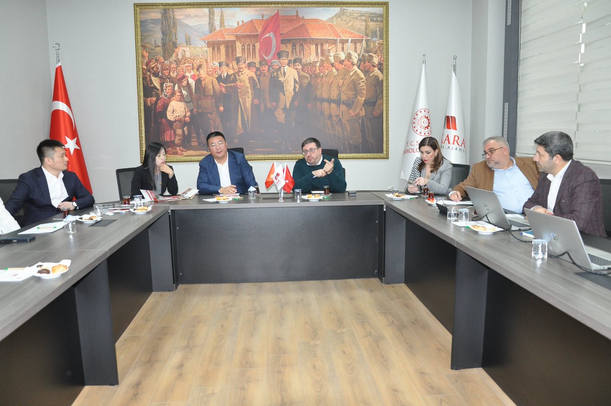 Ankara’nın enerji, otomotiv ve finans sektörlerindeki yatırım fırsatlarını, Çinli iş insanlarından oluşan heyete tanıttık. Bölgemizin yatırım potansiyelini uluslararası alanda tanıtmaya devam ediyoruz.

<a href="/TCSanayi/">Sanayi ve Teknoloji Bakanlığı</a> <a href="/KalkinmaAjansGM/">Kalkınma Ajansları Genel Müdürlüğü</a>