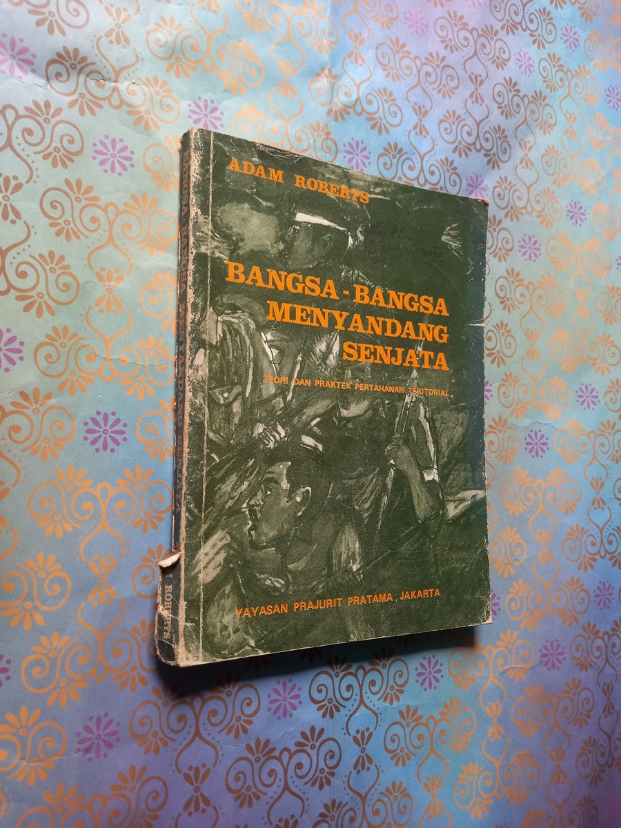 BukuDiponegoro's tweet photo. Bangsa-bangsa menyandang senjata
Adam Roberts
Kondisi buku cukup bagus,cover sobek dikit,1976,234 hlm
Harga 80 rb
#bangsabangsamenyandangsenjata 
#adamroberts 
#tokobukudiponegoro https://t.co/fGjX4G8ZhT
