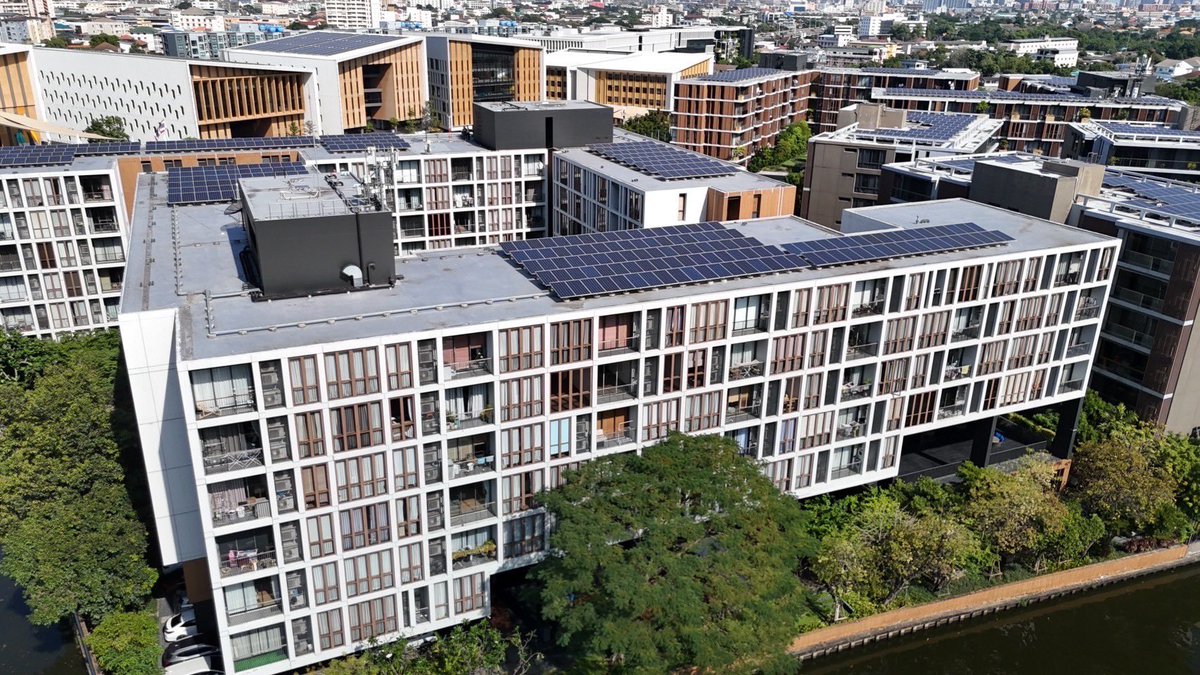 ChaiyutPi's tweet photo. บินโดรนตรวจสอบงานกันซึมก่อนเก็บทาสี🛰️
 #HasuHaus #T77
 #PlusProperty https://t.co/6R53M2ATdJ
