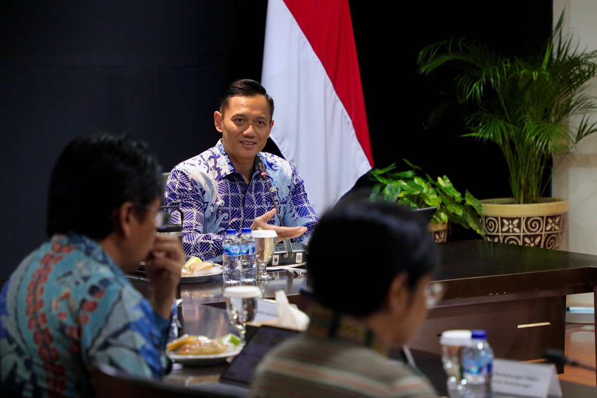 Badiklatdpp's tweet photo. *Gelar Rakor Lintas Kementerian &amp; Lembaga, Menko AHY: Mari Kita Pastikan Penurunan Tiket Pesawat Benar-benar Terwujud di Lapangan* https://t.co/4fITqY6f31