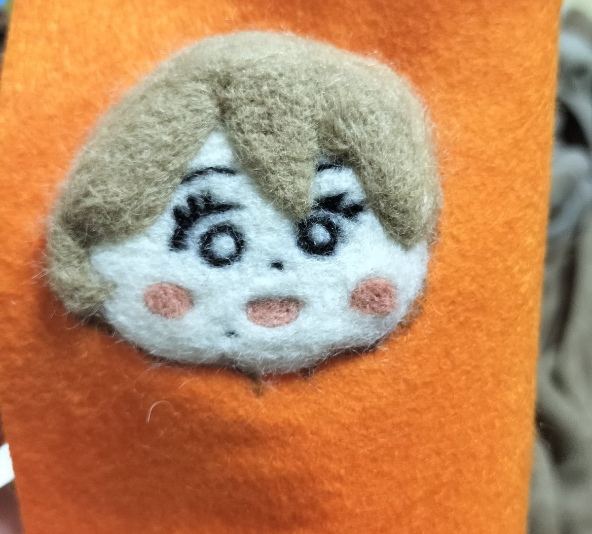 羊毛フェルトで友達にプレゼントする顔を作ってみました🌱

でも本人の雰囲気が上手く出せなかったのでまた作り直し🐣✨
#羊毛
#羊毛フェルト 
#プレゼント