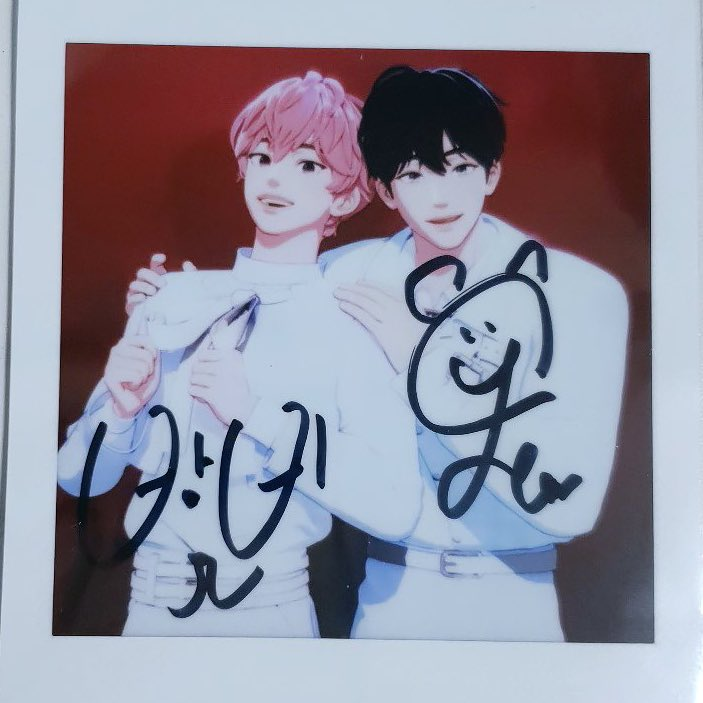 aigooyejun's tweet photo. THIS SIGNED POLAROID EXISTS!?! MY BERRIEZ😭💙🩷

@/zz0711x https://t.co/0IVWtqUmBw