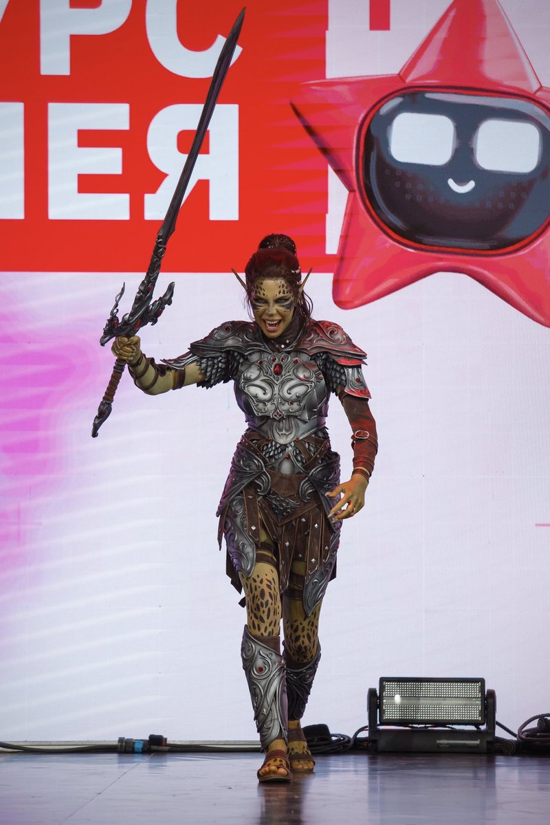 My best photo from the stage with Lae’zel! 

#BaldursGate3 #BaldursGate3Cosplay #Laezel #LaezelCosplay