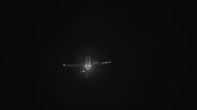 ReadyDisclosure's tweet photo. New video popped up claiming this is to low to be a plane. 

Honestly that's a plane. ✈️

The image on the right is a regular plane. ✈️

Please don't get tricked by these  post.🤡

#UFO #UFOSightings #UFOTwitter #ufosighting #UAPTwitter https://t.co/6g308pdULo
