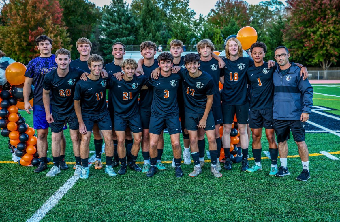 Congratulations to these Seniors one more time‼️ Proud of those young men #ToughTOGETHER