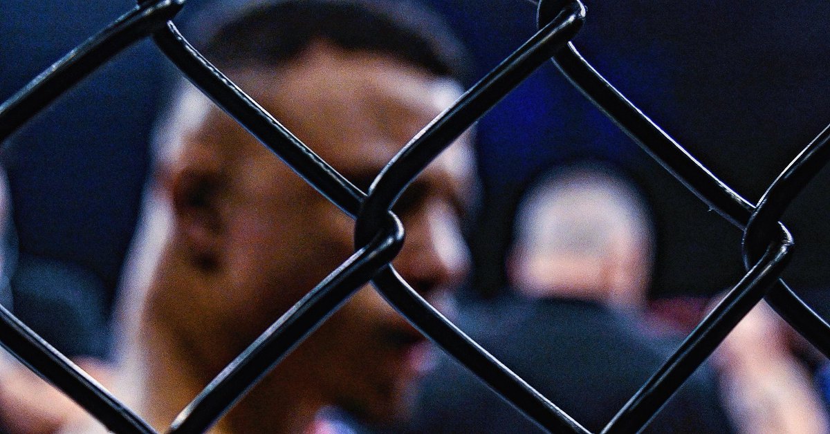 17 days! Are you starting to detect a pattern yet?👊🏾

He's going to be there on Dec 21st at Caged Thunder 29 Hall of Fame Fights!!

They're going to 🔒 the cage 🚪and then it'll be too late!!

Don't miss out!!

tinyurl.com/AlonzoTurnerCa…

#ButGod #Relentless #ohiomma #MMA #therev