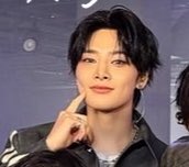 _yuuzu_na's tweet photo. この方‼︎有識者さんお名前教えていただけませんか🙇🏻‍♀️💧
#fns感謝祭 
#straykids https://t.co/jvU0qio3No
