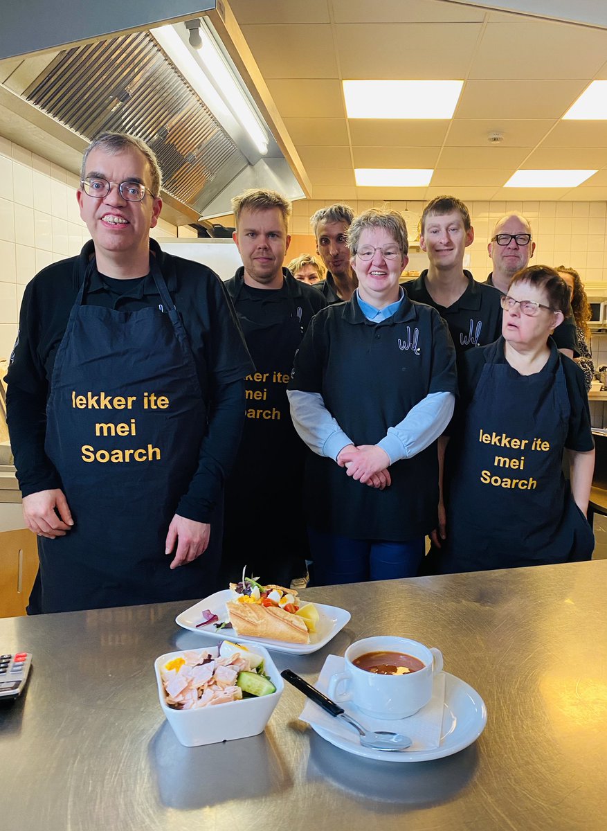 Weer heerlijk geluncht in gemeentehuis dankzij deze kanjers!
‘Lekker ite mei soarch’ #dagbesteding <a href="/AlliadeOnline/">Alliade</a> <a href="/dantumadiel/">Gemeente Dantumadiel</a>