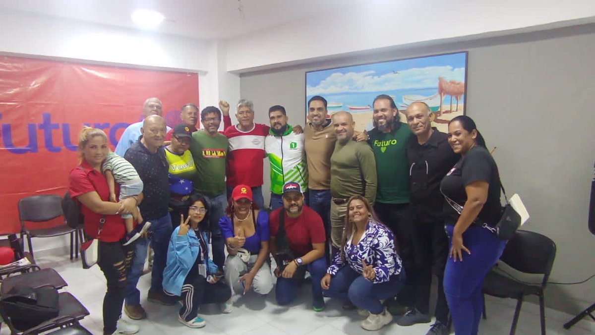 #03Dic Fuerzas del #GPPSB en Nueva Esparta, realizaron reunión operativa, con la finalidad de gortalecer aspectos organizativos, con la asistencia de los partidos.
✅ UPV ✅ Tupamaro ✅ Podemos✅ Futuro ✅ Enamórate ✅ PCV✅ PPT✅ Partido V.V.✅ Somos Venezuela. "Viva la Patria".