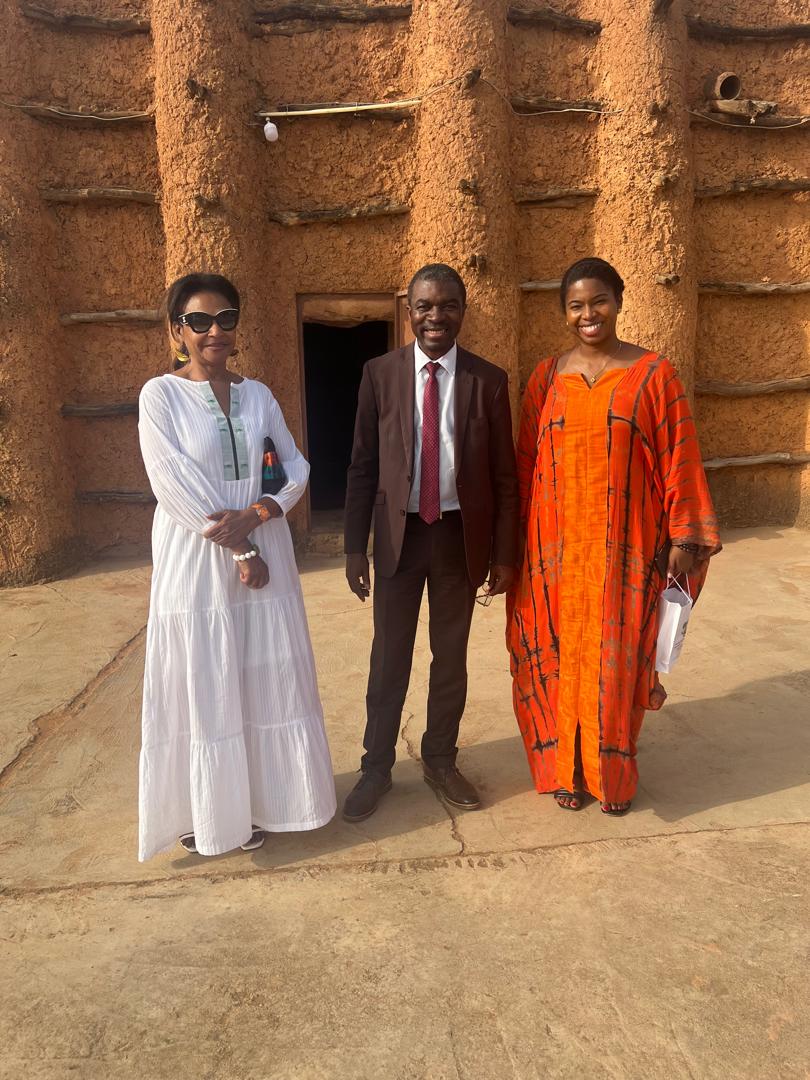 AffohG's tweet photo. ✨Célébration d'un patrimoine exceptionnel ! ✨
👉https://t.co/LXBE02iQzG

#Patrimoinemondial #UNESCO #Architecturedeterre #earthenarchitecture #Kong #cotedivoire  #Mosquées #africanheritage #wordheritage #FrançoiseRemarck #LazareEloundou #Afrique #Africa #Heritage https://t.co/yTZWy0N352