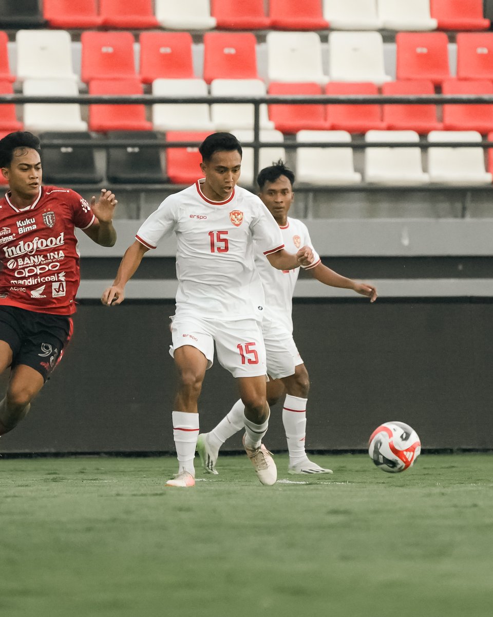 Persija_Jkt's tweet photo. Potret aksi para pemain Persija dalam masa persiapan Tim Nasional Indonesia di Bali 👊🇮🇩

📸: PSSI

#Persija https://t.co/aHI9FRzNeG