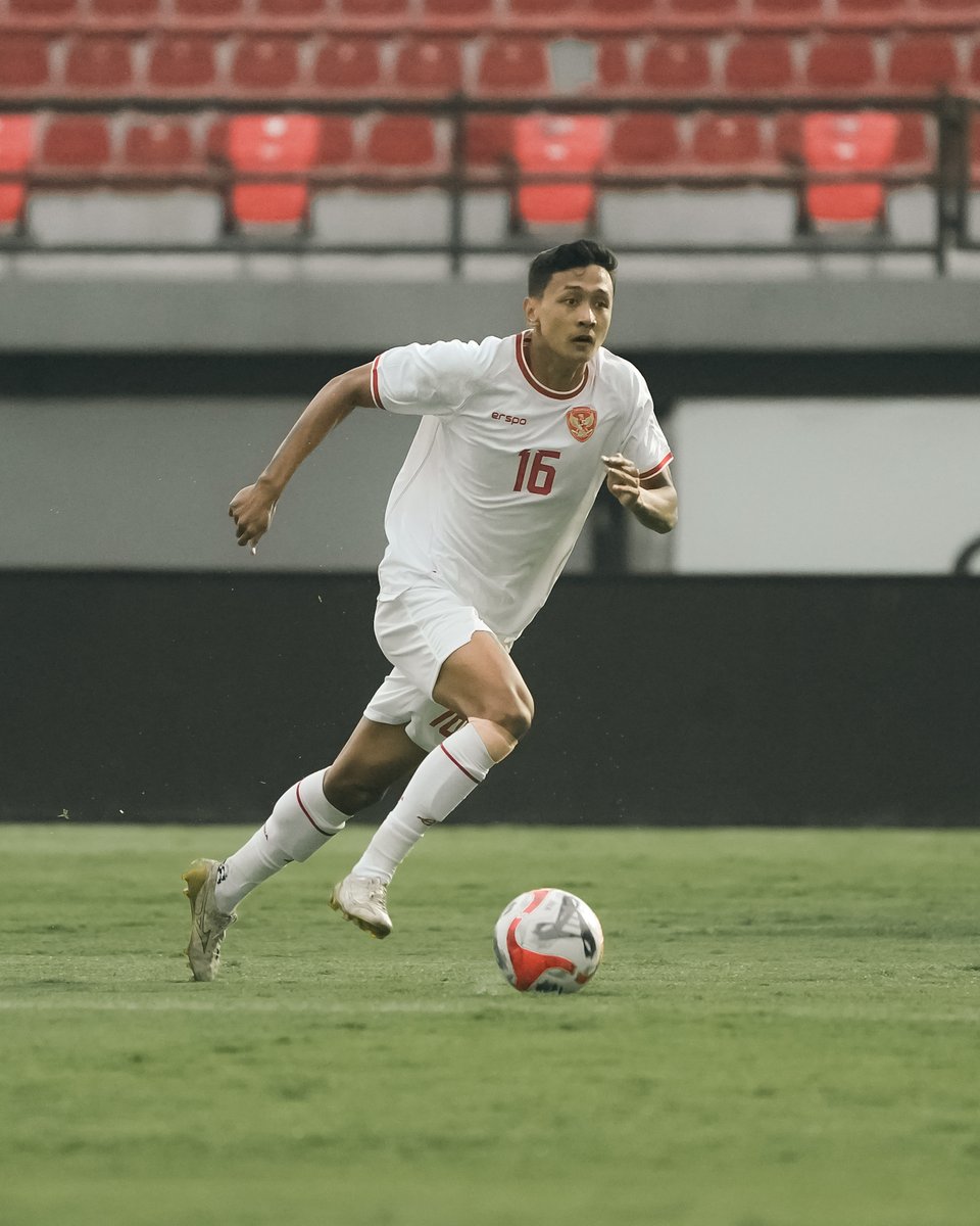 Persija_Jkt's tweet photo. Potret aksi para pemain Persija dalam masa persiapan Tim Nasional Indonesia di Bali 👊🇮🇩

📸: PSSI

#Persija https://t.co/aHI9FRzNeG