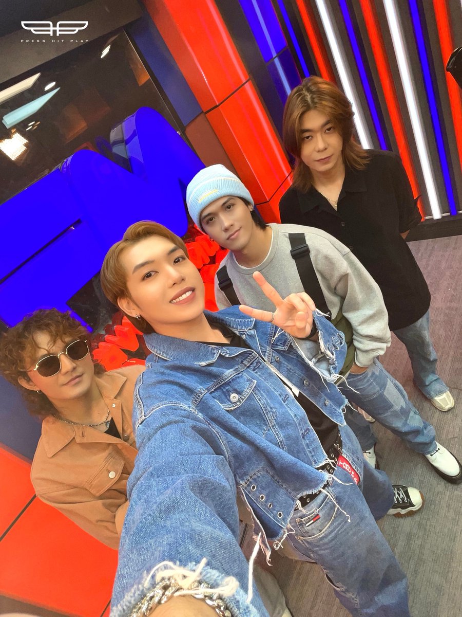 PressHitPlay's tweet photo. Thank you PEARLS for watching our guesting on 92.3 FM Radio Manila's 'Banana Krew’ with DJ Jhai Ho and DJ Kim Churva!  🎶 💙🧡

#PRESS_HIT_PLAY https://t.co/g8EeawXn75