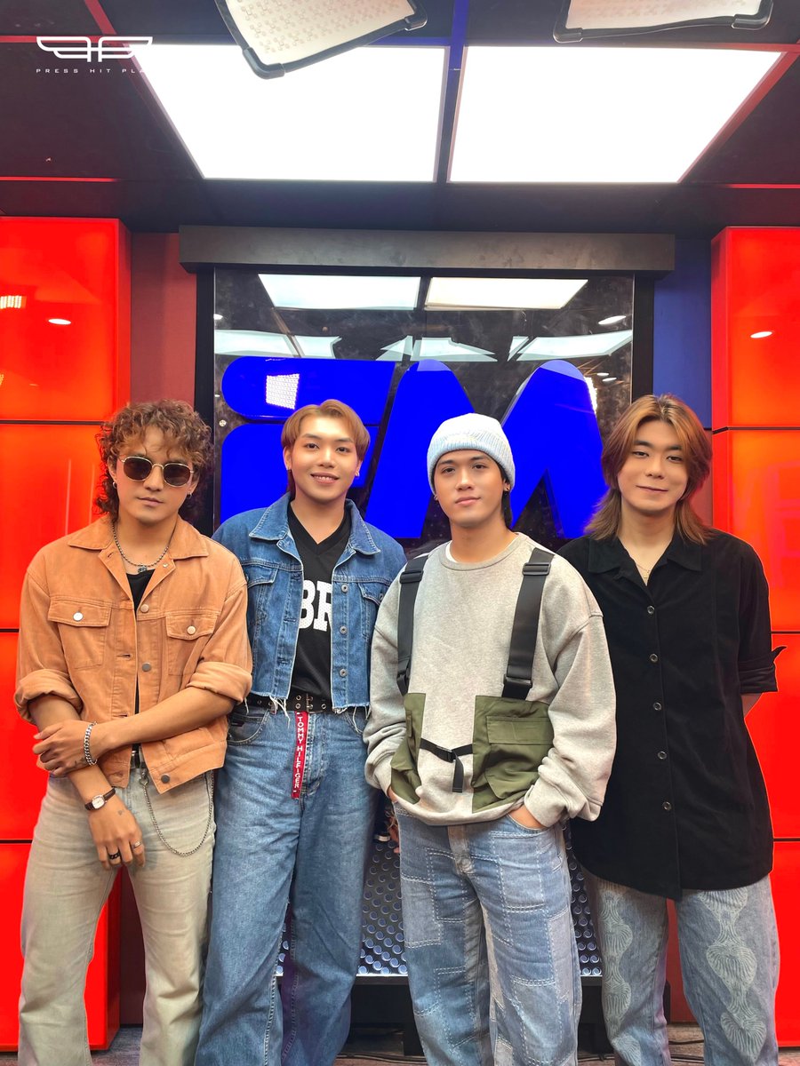 PressHitPlay's tweet photo. Thank you PEARLS for watching our guesting on 92.3 FM Radio Manila's 'Banana Krew’ with DJ Jhai Ho and DJ Kim Churva!  🎶 💙🧡

#PRESS_HIT_PLAY https://t.co/g8EeawXn75