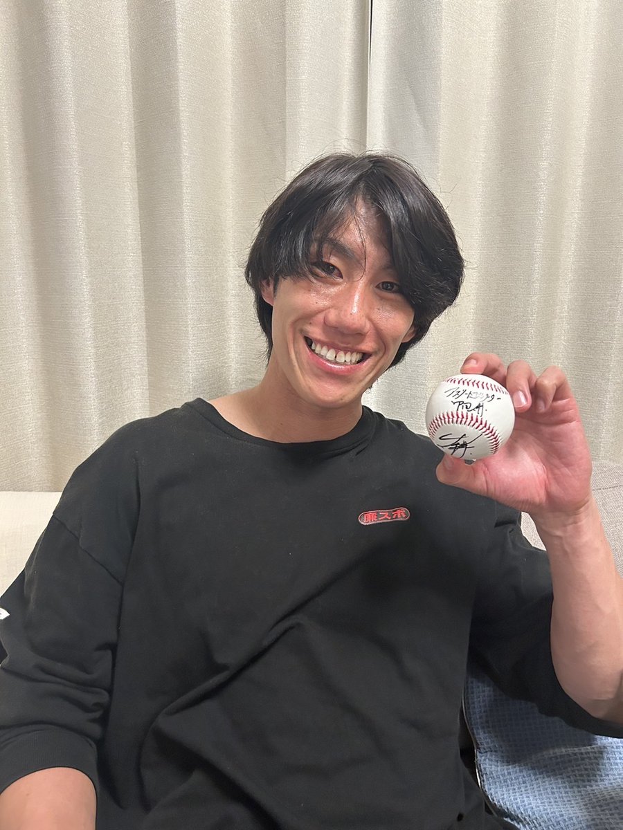 kanpuri_hiro's tweet photo. プレゼント企画 第１弾✨

抽選で1名の方に中田廉さんの
サイン入りボールをプレゼント🎁✨

応募方法
①@kanpuri_hiro をフォロー
② このポストをリポスト

応募締切：12/9
抽選発表：12/10
※当選者の方のみDMします。

#Carp #カープ #OB
#懸賞 https://t.co/hsPWh9GIBa