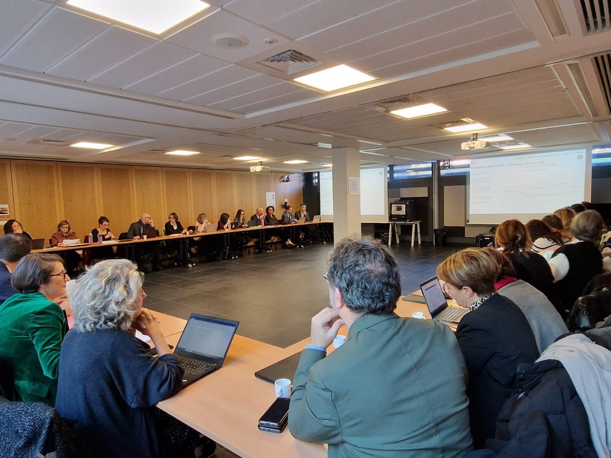 Réunion du Conseil académique des savoirs fondamentaux : analyse des évaluations en maths &amp; français. L'académie confirme ses bons résultats vs national, mais l’effort continue pour renforcer la maîtrise de l’oral. Merci à Mme Goubier (DGESCO) pour son éclairage sur la lecture !