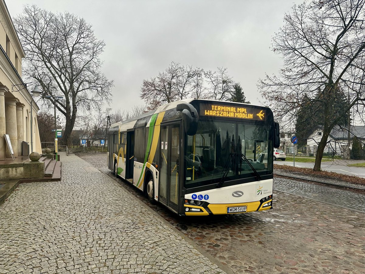 MarcelKlinowski's tweet image. Po godzinie dojeżdżamy na 🚉 #Modlin i przesiadamy się w autobus za pociąg na @WMI_Airport 

#PociągiemPrzezPolskę