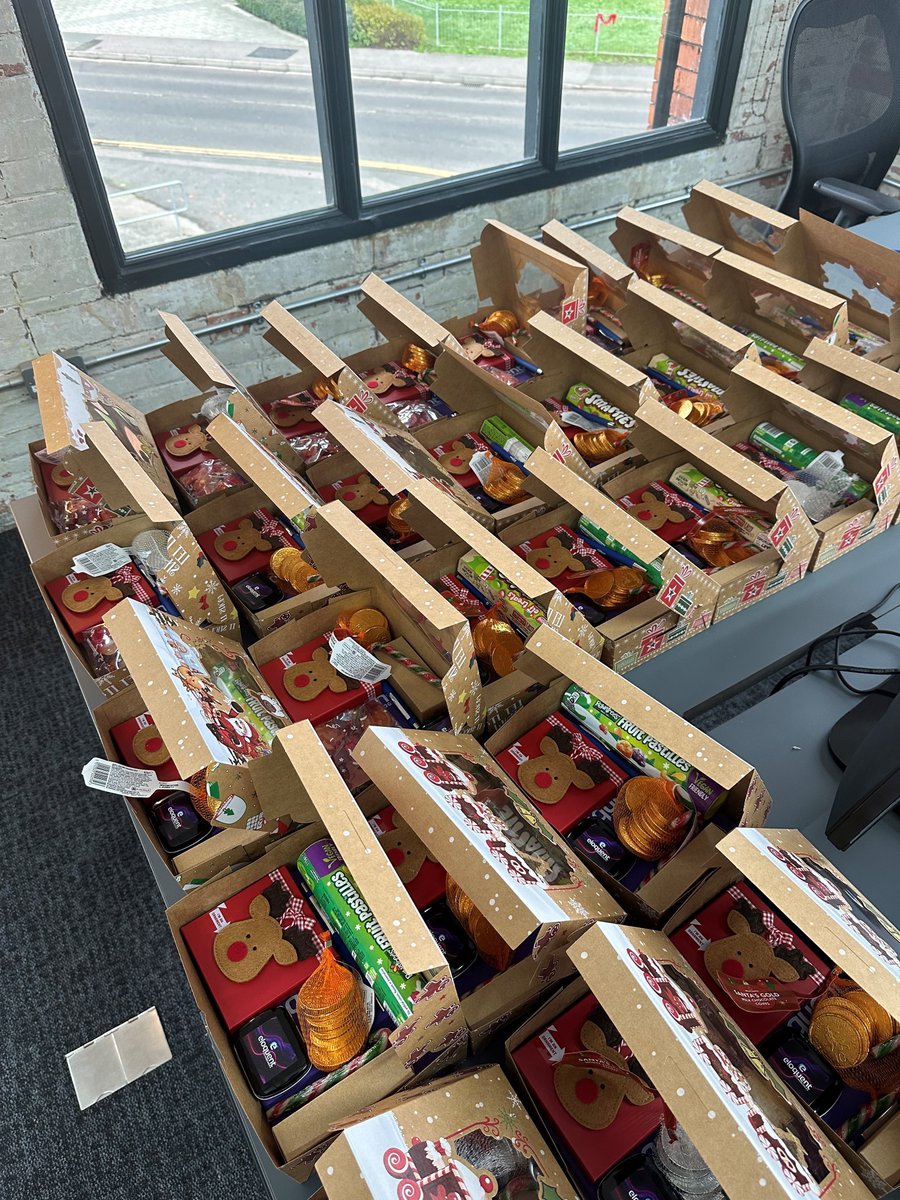 🎄 Getting into the Christmas spirit here at Eloquent 🎄 

Last week we packed up some festive giftboxes for our fantastic team, to show our appreciation for all their hard work and dedication this year 🎁

We are so grateful to have such a brilliant team by our side! ✨