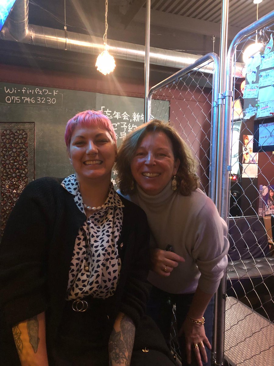 MelanieJaoul's tweet photo. Venir à l'autre bout du monde (Kyoto) pour enfin rencontrer @TellierVroniqu2 ! Elle a bu du blanc, moi du whisky japonais, on a discuté, on a ri, on a parlé de @brunopy54 ! C'était formidable! https://t.co/L3t4UDWxD0