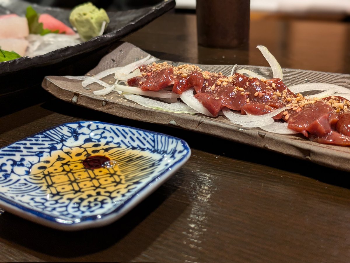 hello_okinawa__'s tweet photo. 馬刺しを初めて食べたのが最近という皆様こんにちは🍍
噛み応えのあとに
ジュワ~っとくる旨味がたまらない
世の中に食べたことない美味しいものって沢山あるのねー🤤
って思いました🐎
皆様が最近食べたレアモノは何?
#レバ刺し
#馬刺し
#馬
#hellookinawa
#旅好きさんと繋がりたい https://t.co/9OX0uMmlO5