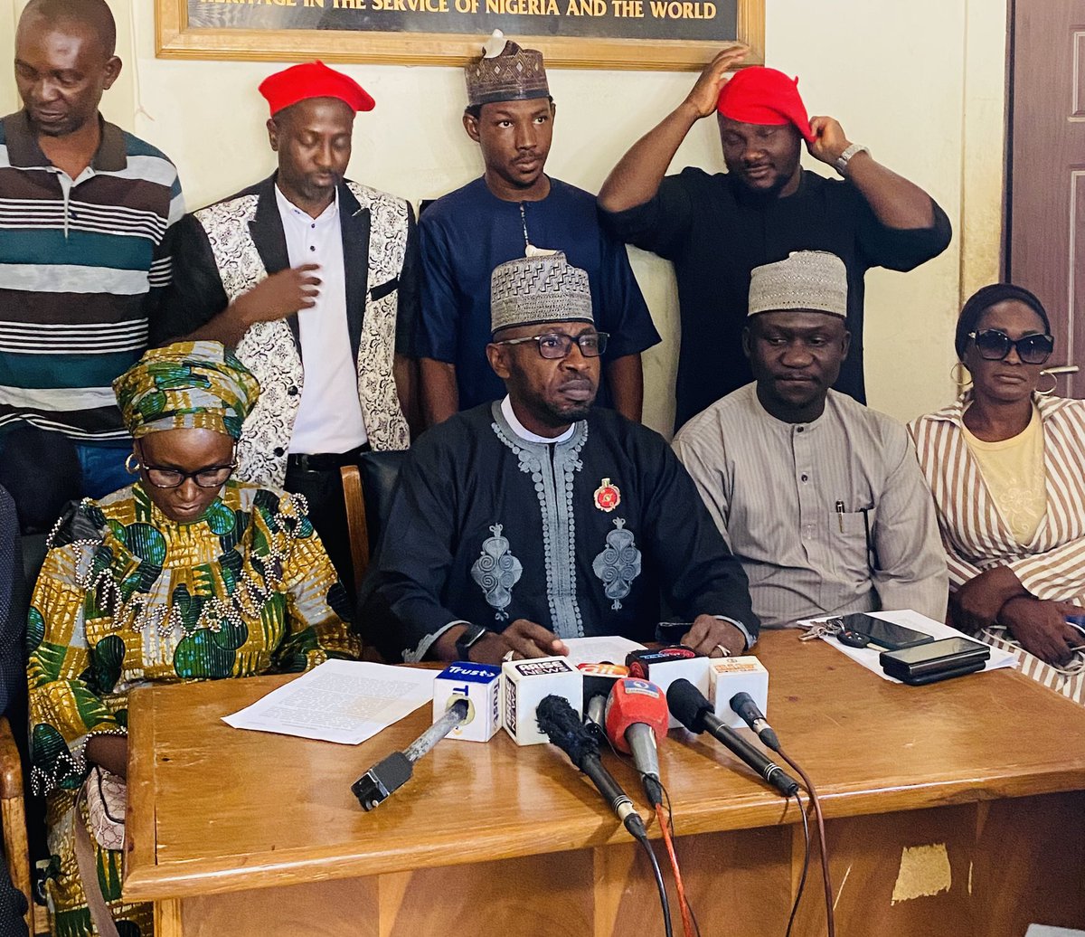 Mallam_jabeer's tweet photo. PRESS CONFERENCE FROM THE OBIDIENT MOVEMENT CHAIRED BY THE GLOBAL COORDINATOR ON THE RECENT ARREST OF MR. DELE FAROTIMI BY THE @PoliceNG 

Details soon…

#FreeDeleFarotimiNow https://t.co/JnS2H7nU2s