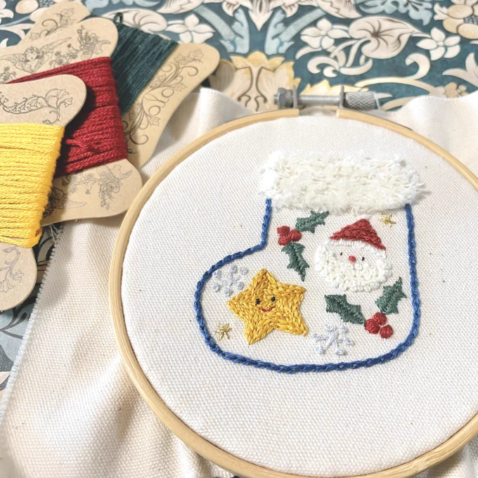 【刺しゅうで作るXmasオーナメント🎄】

去年載せたオーナメント用の図案です🎅
今年も置いとくので、刺繍に興味ある方自由に使ってください‼️1個でも🪡

ここどう刺すか分からん!とかありましたらお気軽にリプかDMしてね。

#こそだてハンドメイド部 
