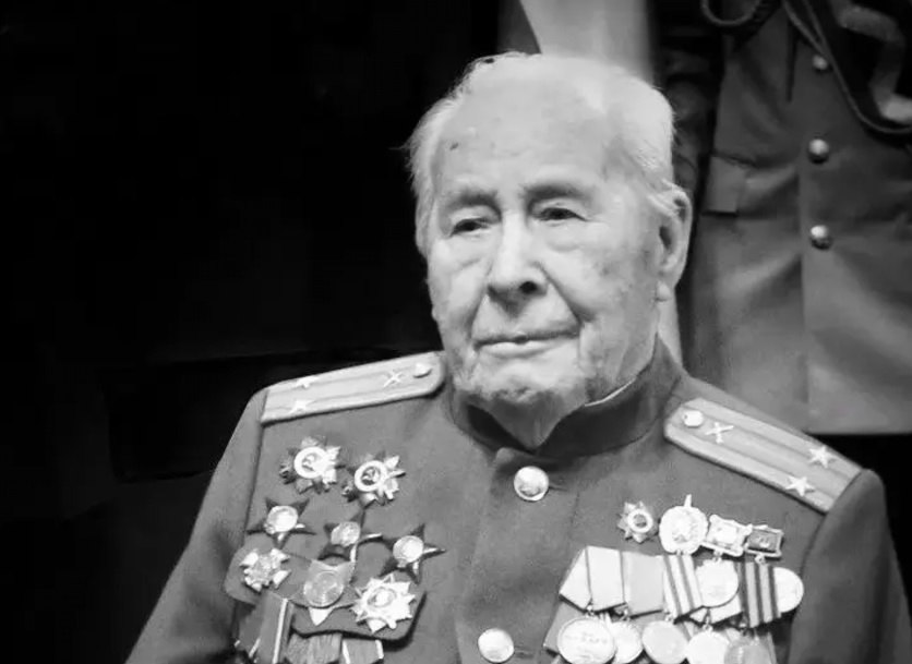 Печальная новость. В Красноярске на 104 году жизни не стало Ивана Шпагина. Последний из подольских курсантов июня 1941 года, которые защищали Москву.

Светлая память…