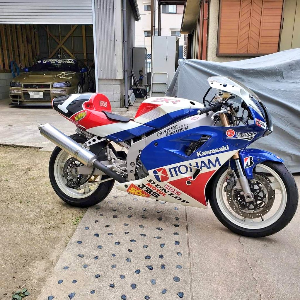1994年に新車のZXR400Rをベースに作って走ってたマシン 今でも一発で