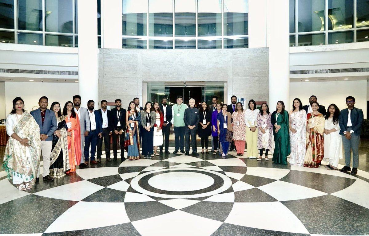 mdlucias's tweet photo. "Honored to meet Dr. S. Jaishankar, India's Minister of External Affairs. A truly insightful conversation on India's global diplomacy.

 #SJaishankar #India #Diplomacy"
#virakesari #ENCL #Digital #NewDelhi #TravelDiaries #IndiaBound #KnowIndia #KIP79 #IndianDiaspora https://t.co/Q02nMeSou8