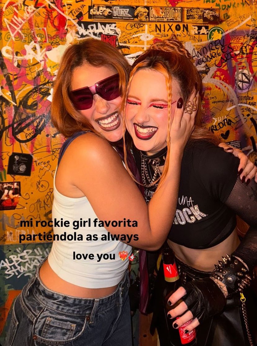 esposxhaiz's tweet photo. MIS NIÑAS OS AMO https://t.co/s1LwwO3Ofl