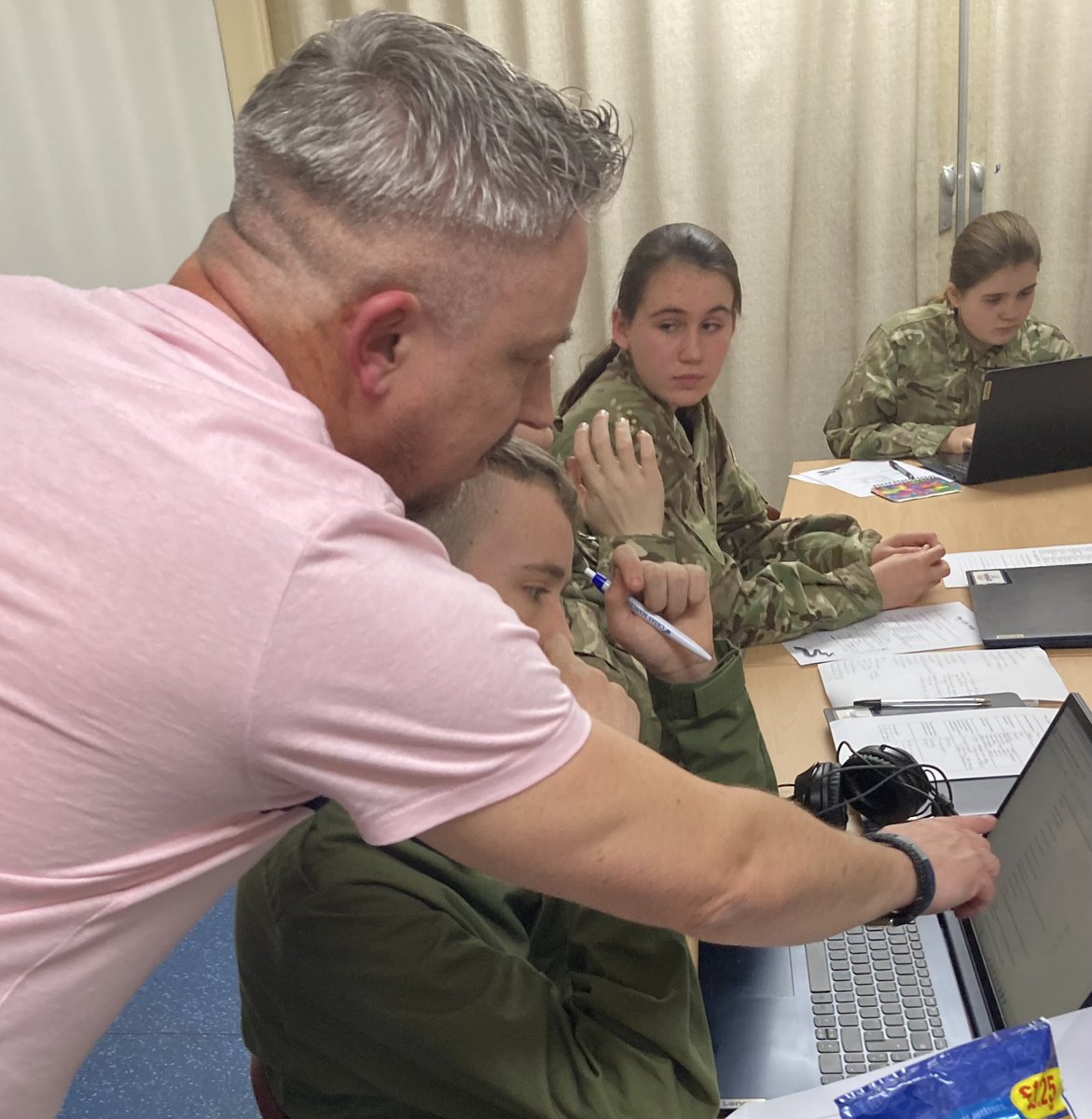 ChimeInCICUK's tweet photo. Amazing feedback from our Career Quest sessions = young people need this! ‘Career Coaching should start at Year 7’ #FutureJobs #Tech4All #AICoaching @NDDTdoncaster @MyDoncaster @WellDoncaster https://t.co/NHOi5UkRiD
