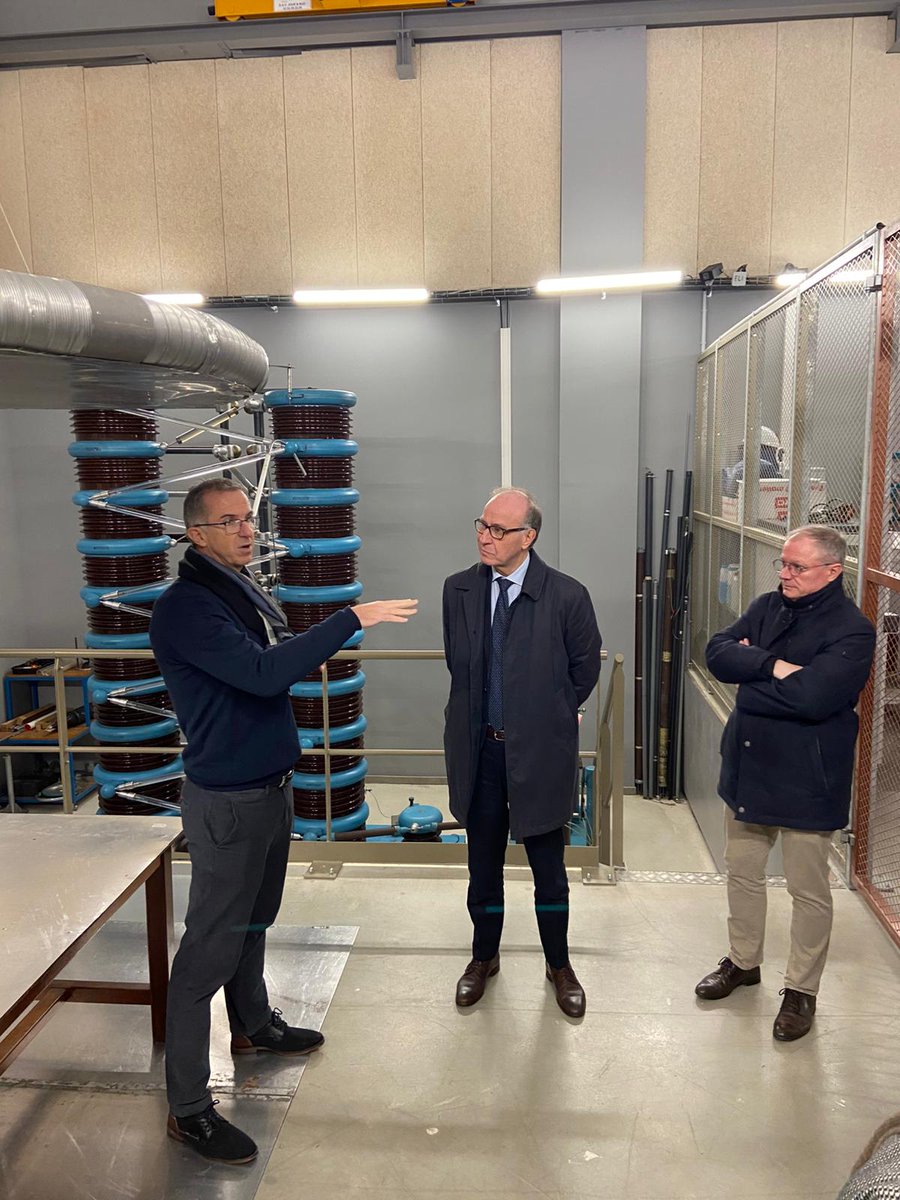 Région académique Nouvelle-Aquitaine (@ranouvaquitaine) on Twitter photo Le recteur <a href="/GalderisiClaud1/">Claudio Galderisi</a> est en déplacement à <a href="/universite_uppa/">Université de Pau et des Pays de l'Adour (UPPA)</a>
➡️visite des nouveaux locaux de l’Institut Pluridisciplinaire de Recherche Appliquée en présence du Président Laurent Bordes
🎯un lieu unique dédié à la recherche disciplinaire Le recteur <a href="/GalderisiClaud1/">Claudio Galderisi</a> est en déplacement à <a href="/universite_uppa/">Université de Pau et des Pays de l'Adour (UPPA)</a>
➡️visite des nouveaux locaux de l’Institut Pluridisciplinaire de Recherche Appliquée en présence du Président Laurent Bordes
🎯un lieu unique dédié à la recherche disciplinaire