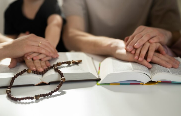 pequesaiz's tweet photo. El TSJ de Murcia analiza si incluir religión en la nota media de matrículas de honor contradice el Real Decreto 217/2022. Por ahora, norma suspendida cautelarmente.... https://t.co/DFxRkR90fX https://t.co/E12Ravyro3