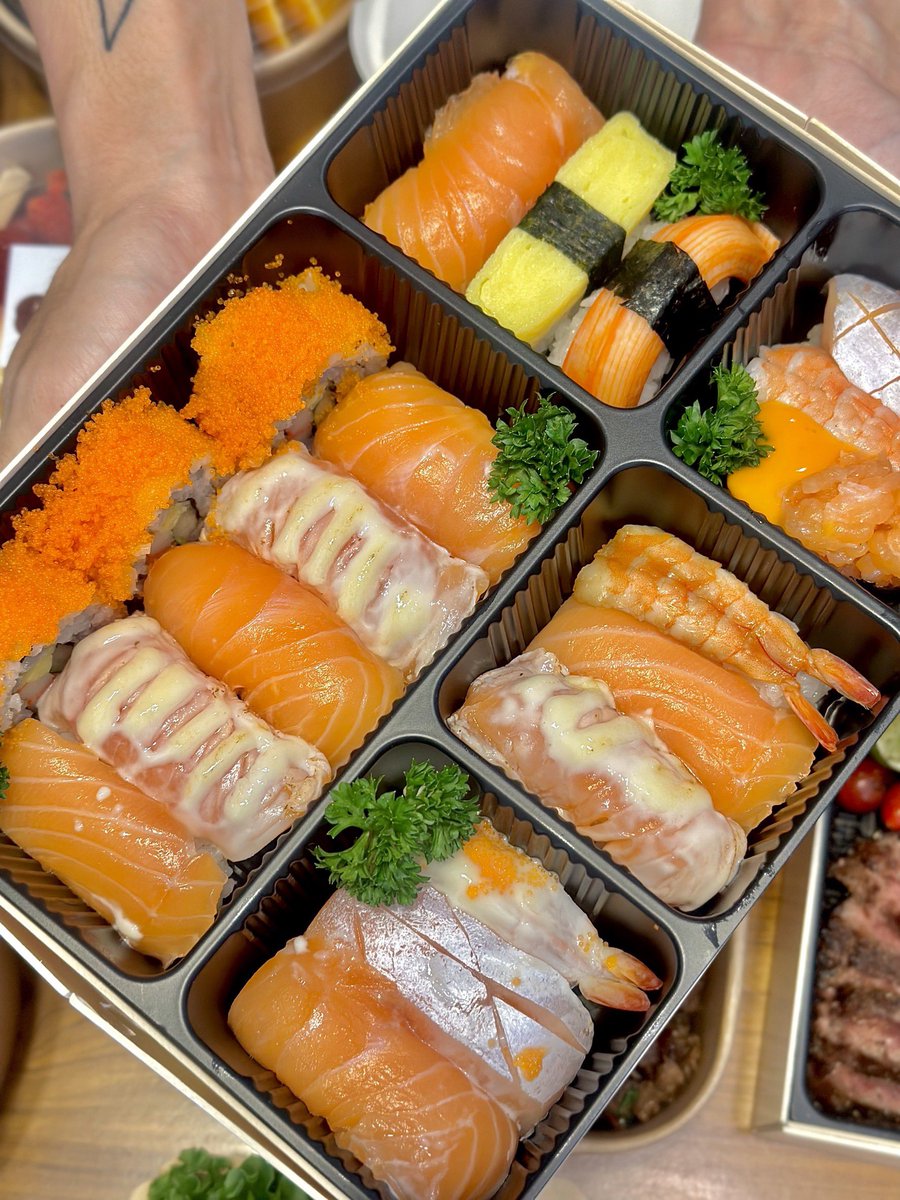 HelloPerth_HK's tweet photo. 2024.12.04  

Hello from Food Support for Perfect 10 Liners  

Thanks @AllAroundPerth 

@perthppe
#KDPPE #PerthTanapon 
#Perfect10Liners 
#ข้าวกล่องของโยธา https://t.co/hETZjx7IKc
