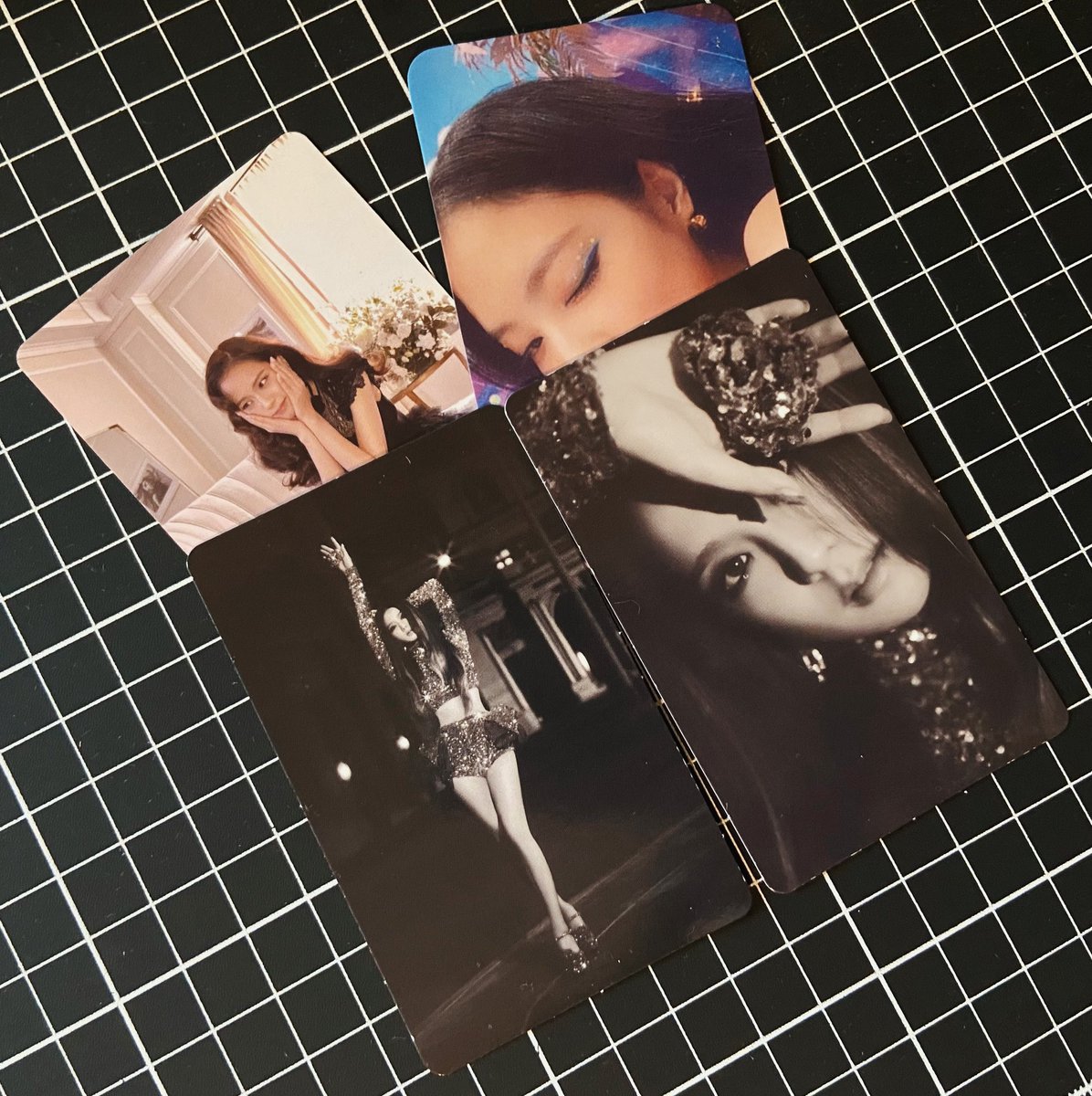 kiseulcap's tweet photo. 💌

feedback super positivo pra @jsoomna que me vendeu essa duplinha de jisoo e me ajudou na minha coleção. chegou tudo certinho, em ótimo estado e com esses brindes fofos. a vane foi querida demais e super paciente comigo. muito obrigada 🤍 https://t.co/AOHYSKPbAf