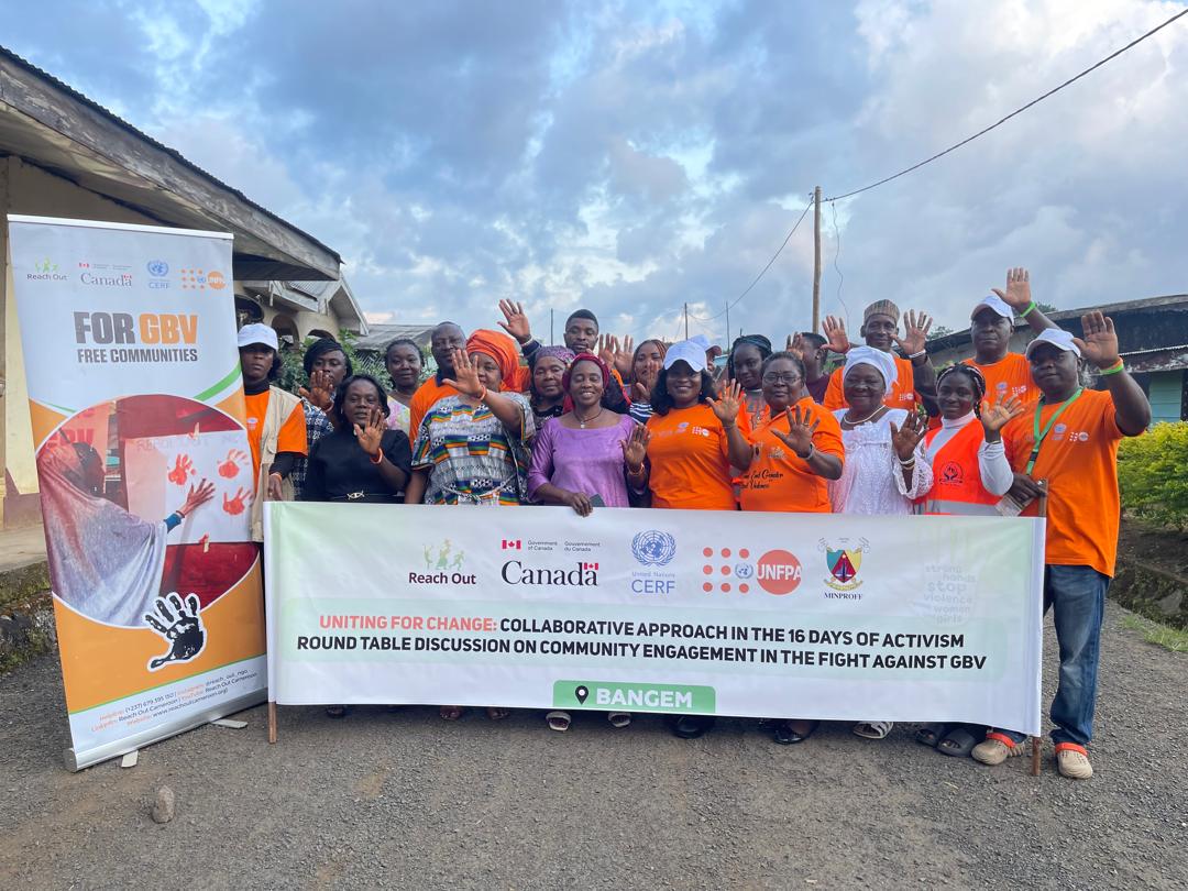 Reachoutreo's tweet photo. #16DaysOfActivism2024 : Tombel
@reachoutdev1, with @UNFPACameroon  held a roundtable in Tombel &amp; Bangem, uniting leaders to tackle GBV. Participants pledged to intensify awareness &amp; ensure justice for perpetrators. #SheBuildsPeace
@minproffcmr https://t.co/6xrLu7o1v7