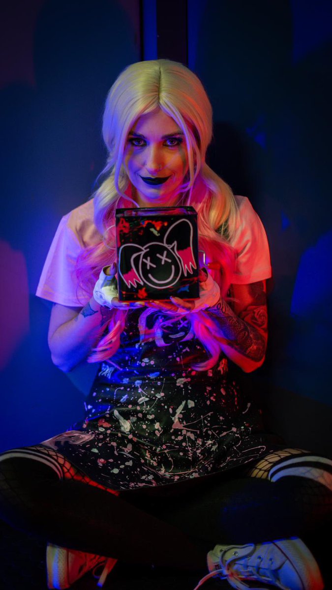 Cosplayed <a href="/AlexaBliss_WWE/">Lexi (Kaufman) Cabrera</a> at MCM bham last week for <a href="/kevdcosplay/">thecosplaynightmare</a> birthday wrestling group! I had so much fun! Considering I have zero knowledge of wrestling - I think I did quite well making this cosplay! #WWE #wwecosplay #alexabliss #alexablisscosplay
