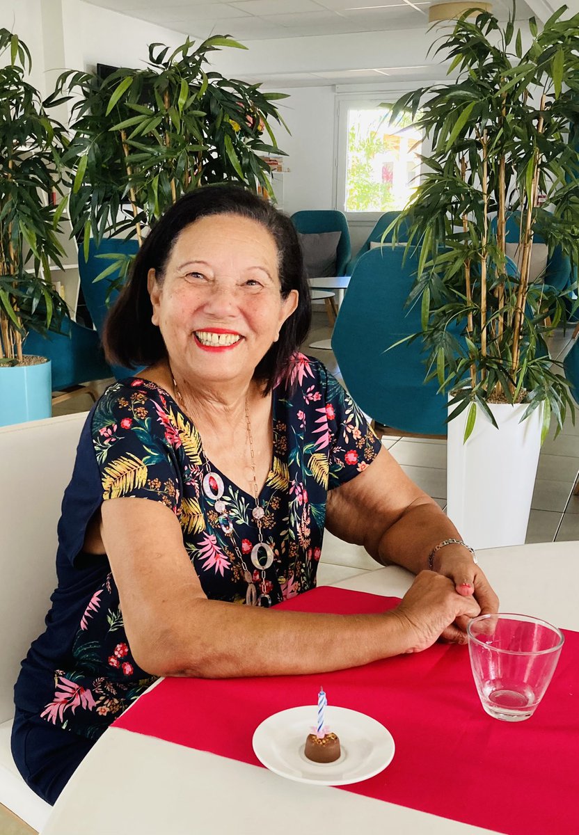 Tous les mois, les #Résidents sont fidèles au rendez-vous incontournable des anniversaires ! #BonAnniversaire aux natifs de #Novembre. #BienVieillir #Team974 #gourmandise