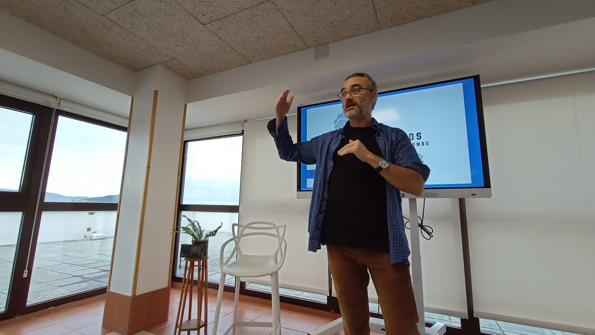 🗯️Vale a pena enredar na divulgación?

Manuel Vicente, de <a href="/efervesciencia/">Manuel Vicente</a>, contóunolo hoxe en #IEOVigo na nosa serie de charlas #AtandoCabos

"Isto que podería parecer optativo, xa non o é [...] non podemos comprender o mundo sen a ciencia"