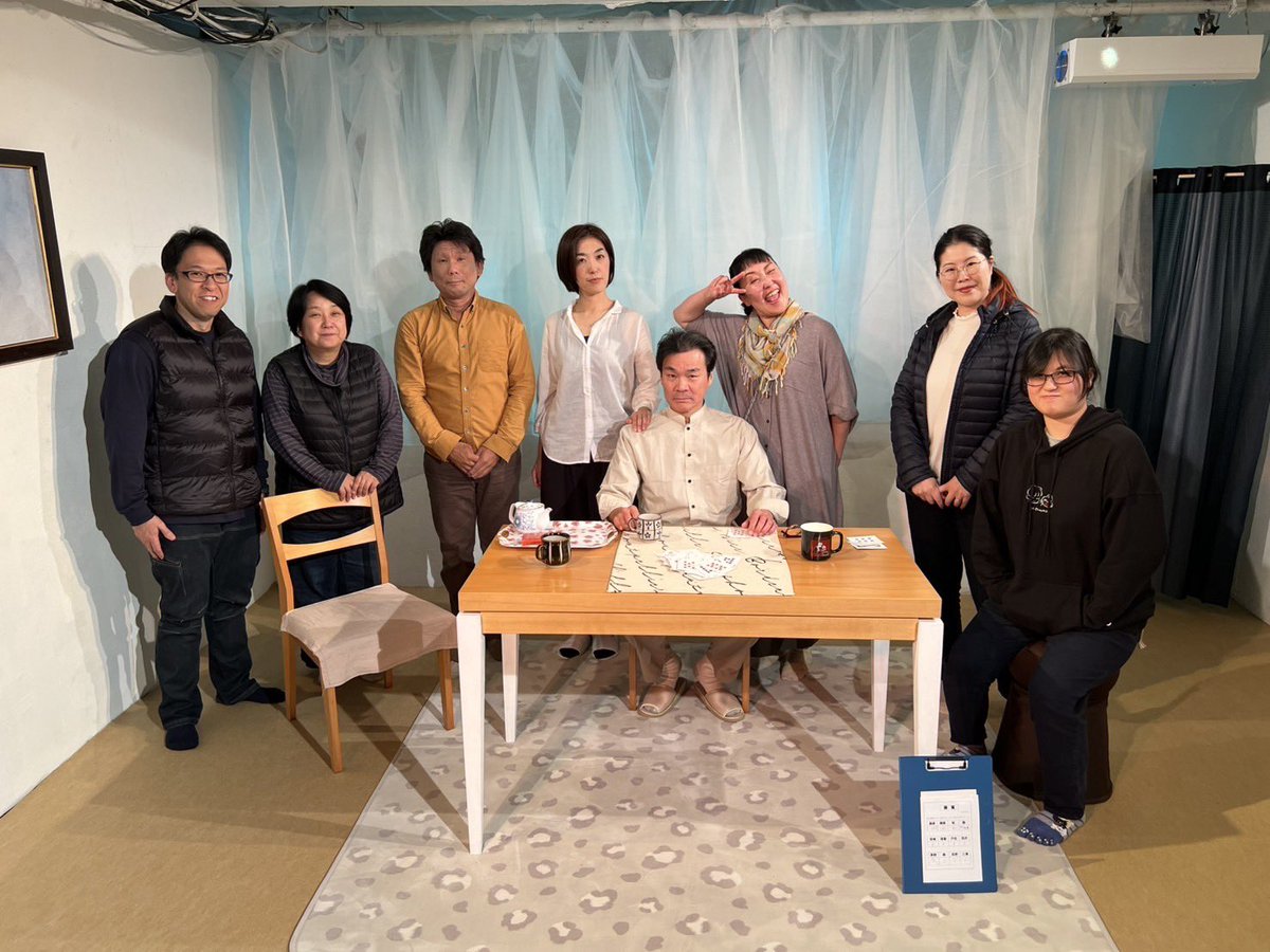 soft_gear's tweet photo. 今回の公演でいただいた沢山の差し入れ。1週目は待てが効かず全て平らげた後に写真撮っていない事に気づいたので、2週目は「差し入れをすぐに食べない!」を合言葉にしました。ちゃんと守れました。田中さんが写真撮ってくれてようやくうっけんも一緒や!(急に受付もありがとでした😭)
#SOFTGEAR https://t.co/hrse6Uim9H