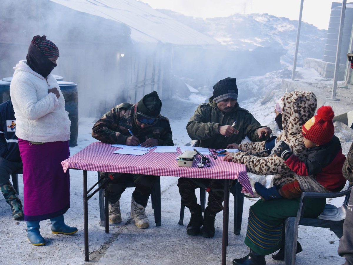GajrajCorps_IA's tweet photo. **Healing the Heart of Himalayas!**

A heartwarming sight! Our brave soldiers from #BallofFireDivision brought essential healthcare to the remote village of #NaguLa, #Tawang.

#IndianArmy #Healthcare #CommunityService #ArmyDoctors #RemoteHealthcare #TawangDistrict #ArunachalPradesh 

@adgpi @easterncomd @PROTEZPUR @MyGovArunachal @HQ_IDS_India @SpokespersonMoD
